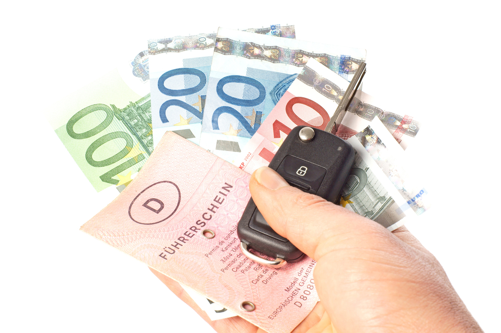 Übergabe von Autoschlüsseln